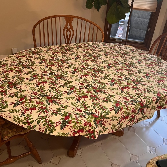 Vallesusa Tablecloth 100% Cotton Holly Berries Christmas round 66” Made in Italy - Picture 6 of 11